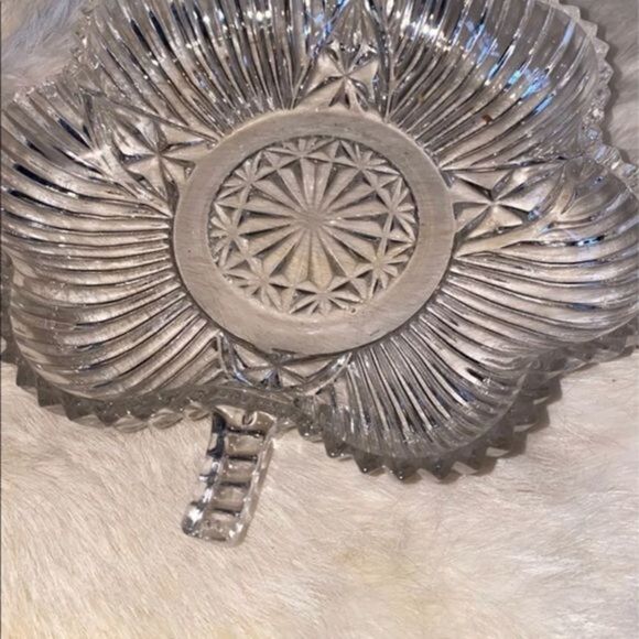 Vintage Anchor Hocking Four Leaf Clover Glass Dish; Trinket Dish; Candy Dish - Picture 3 of 5